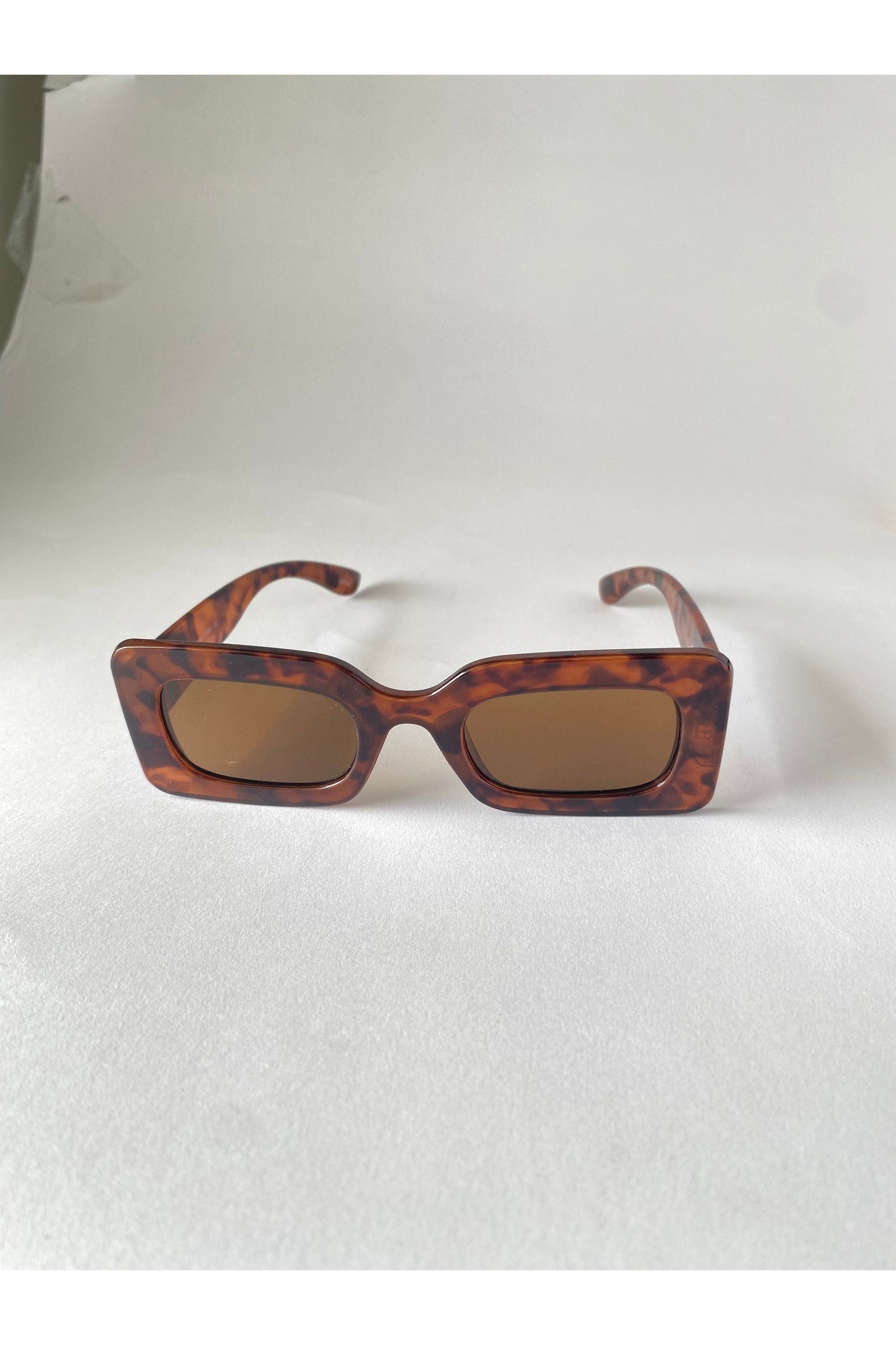 Women Bold Rectangular Shape Sunglasses - Fashion Sophisticated Boutique