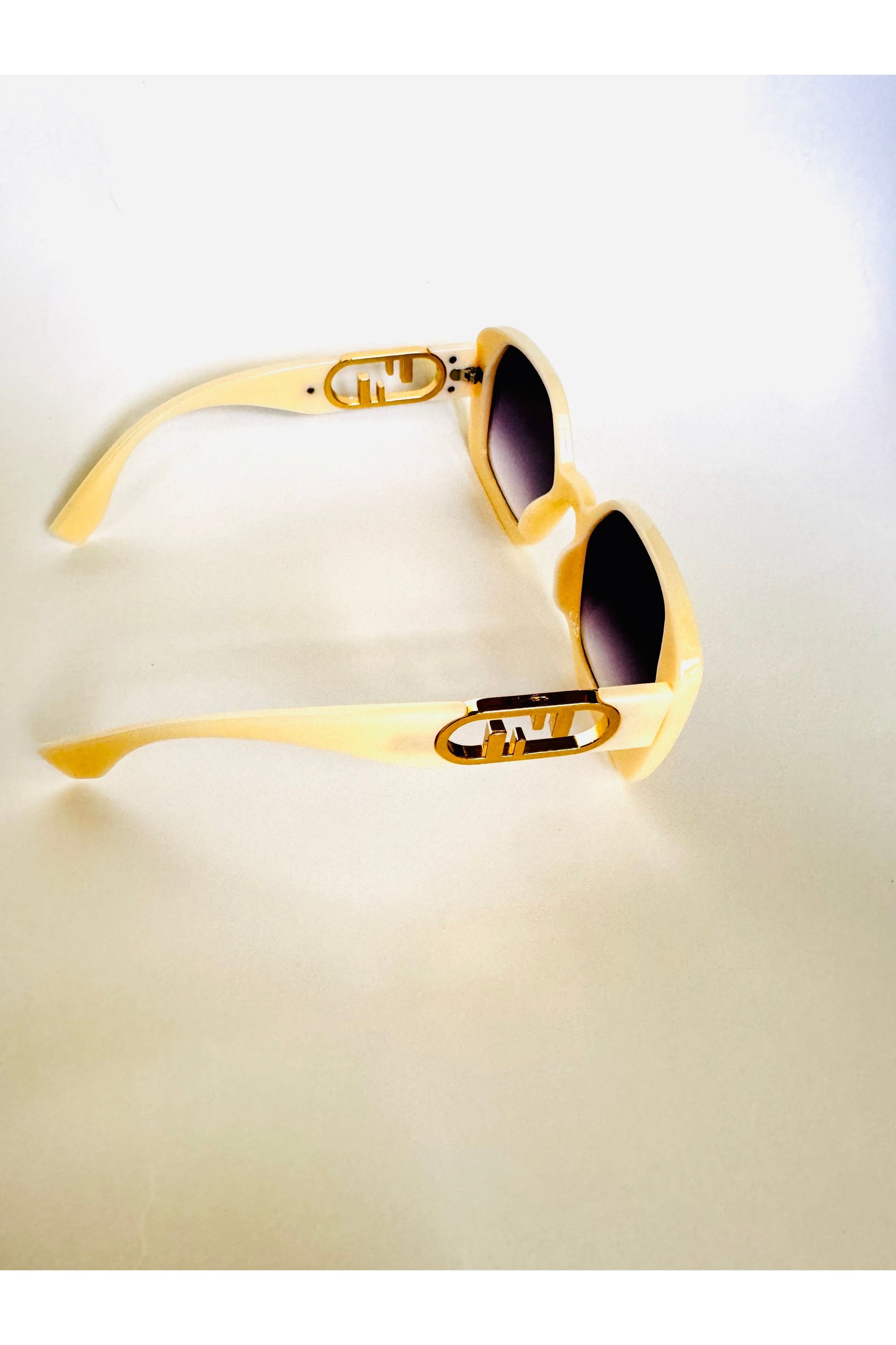 Oversized Chunky Square Fashion Sunglasses - D-S Fashion Sophisticated Boutique