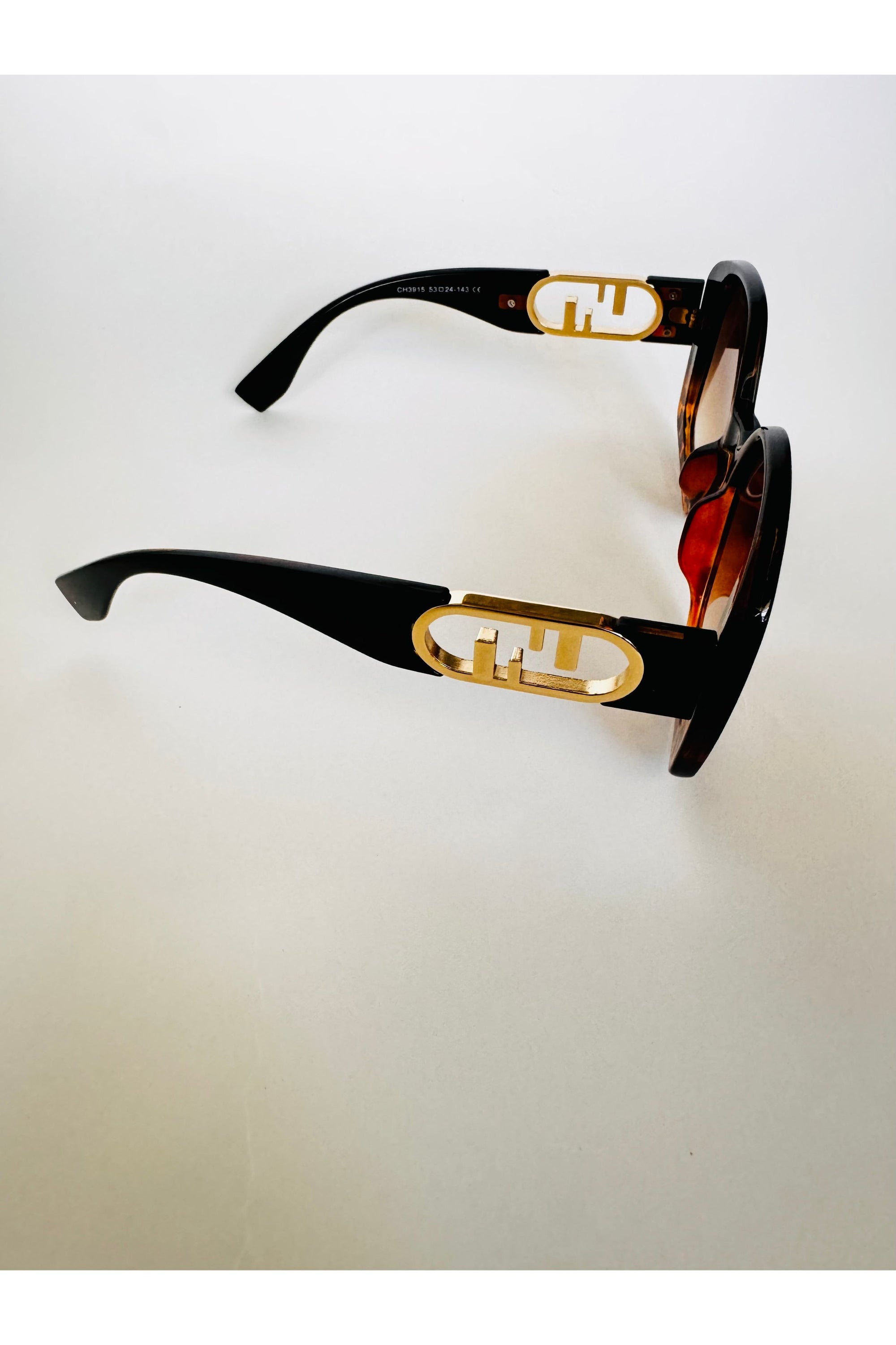 Oversized Chunky Square Fashion Sunglasses - D-S Fashion Sophisticated Boutique