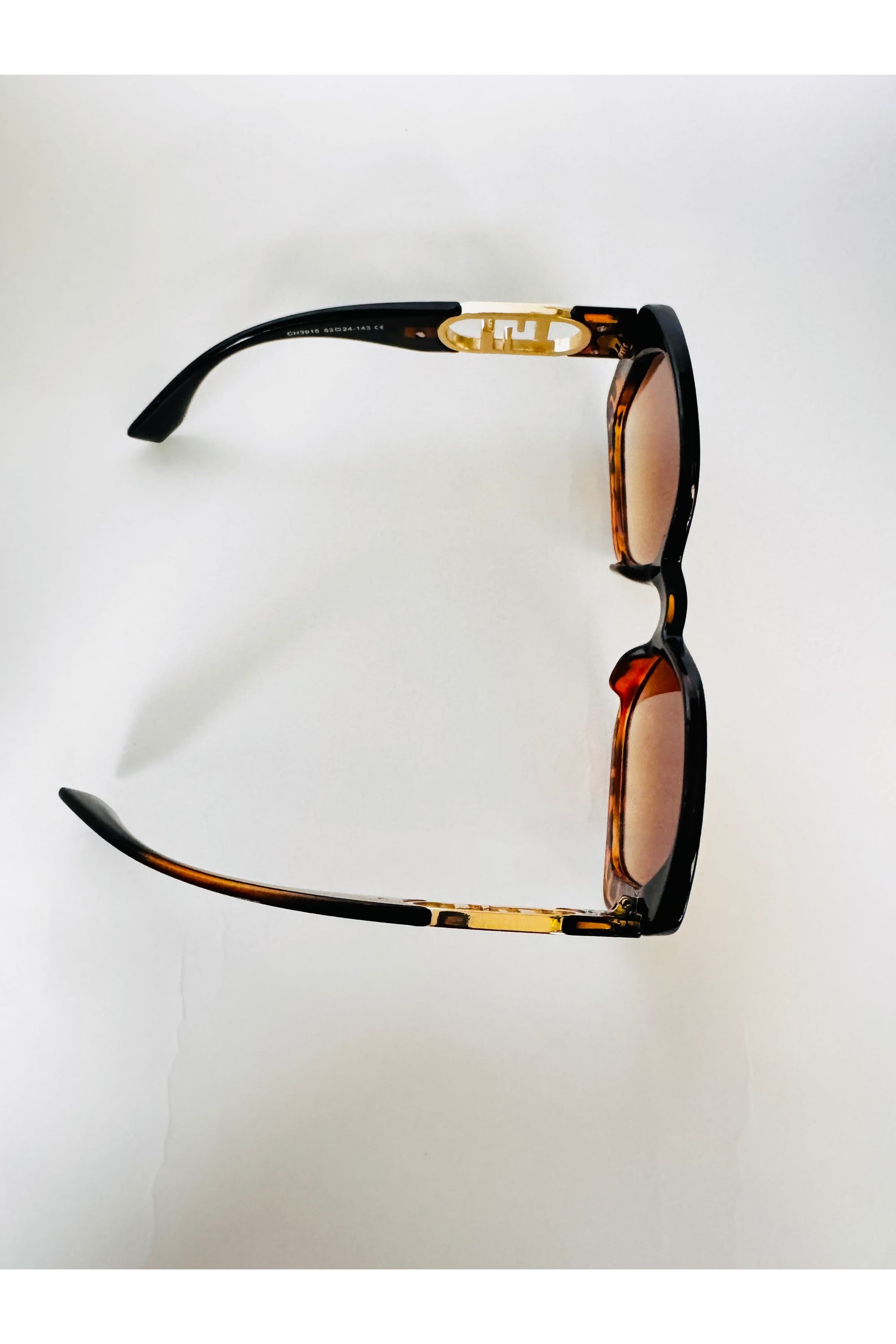 Oversized Chunky Square Fashion Sunglasses - D-S Fashion Sophisticated Boutique