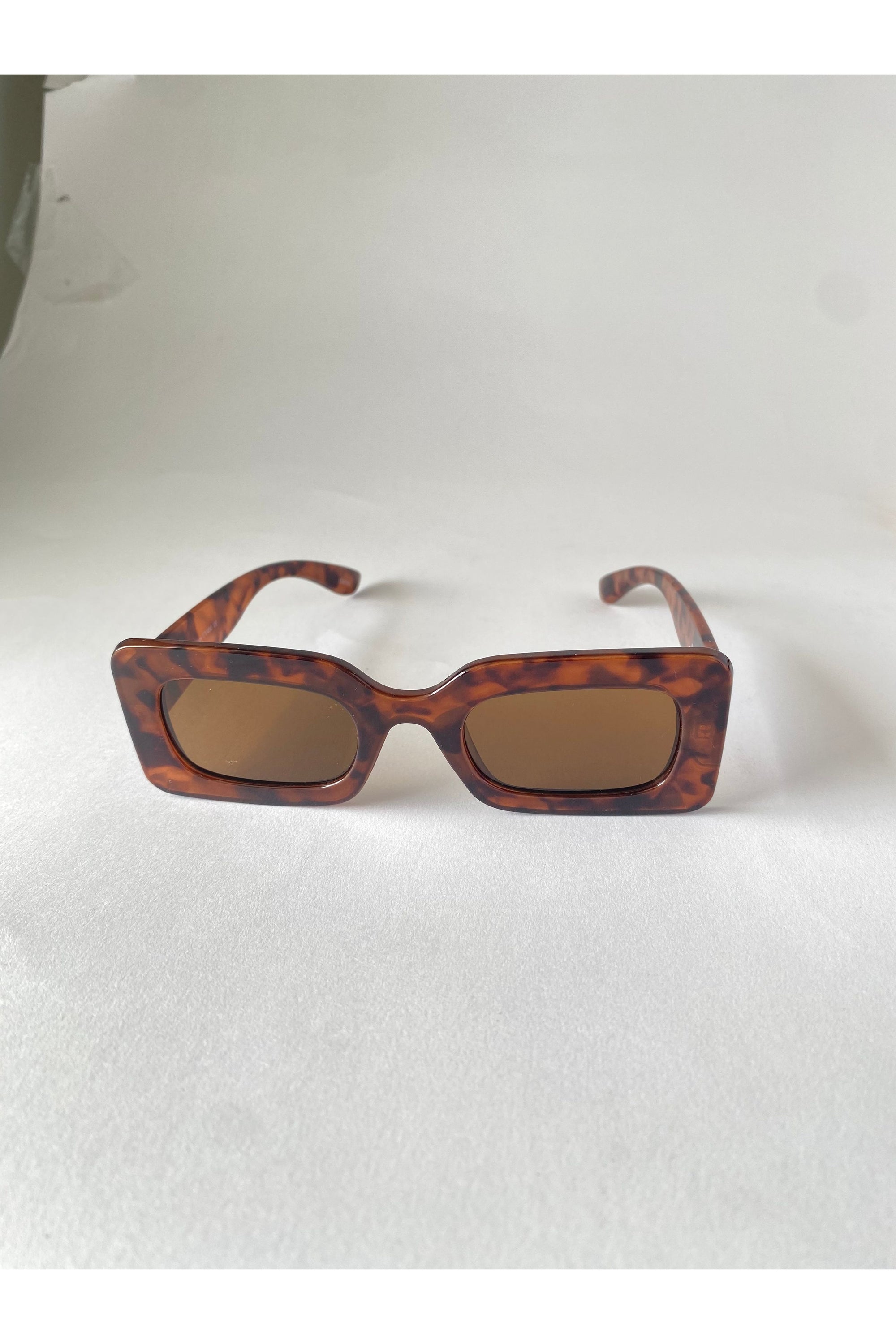 Women Bold Rectangular Shape Sunglasses - Fashion Sophisticated Boutique